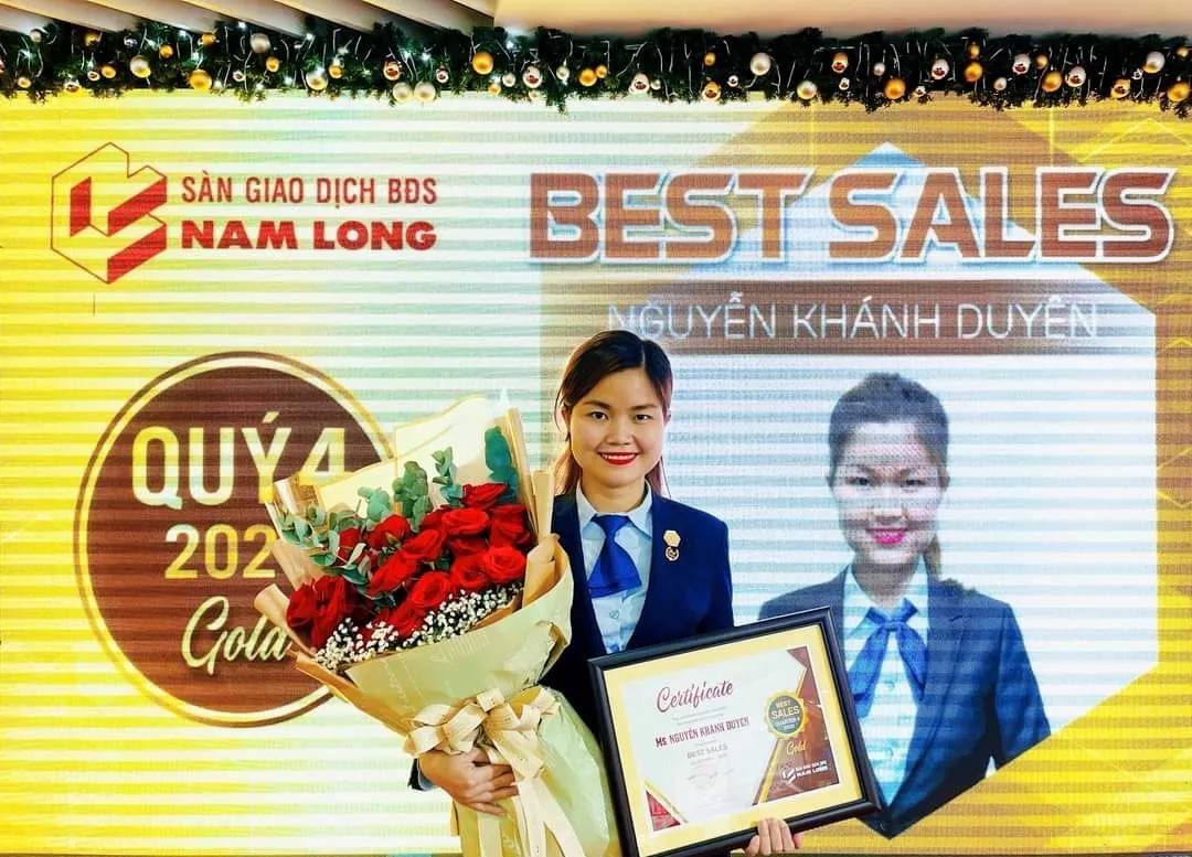 Nguyễn Khánh Duyên nhận giải thưởng best sales